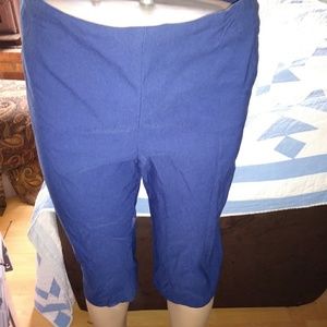 Soho Apparel size L Capri dressy pants blue